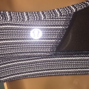 Lululemon sports bra fits 2-4 size